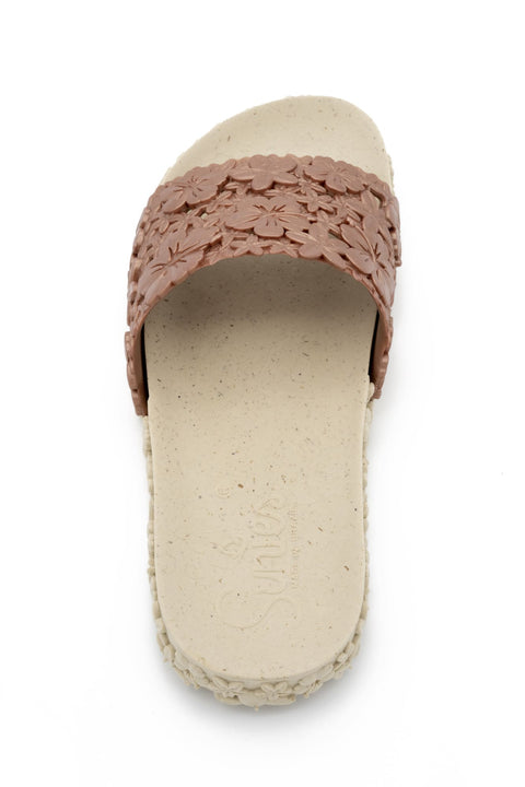 comfortable women’s slide shoes