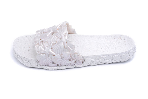 Breathable women's beach slides